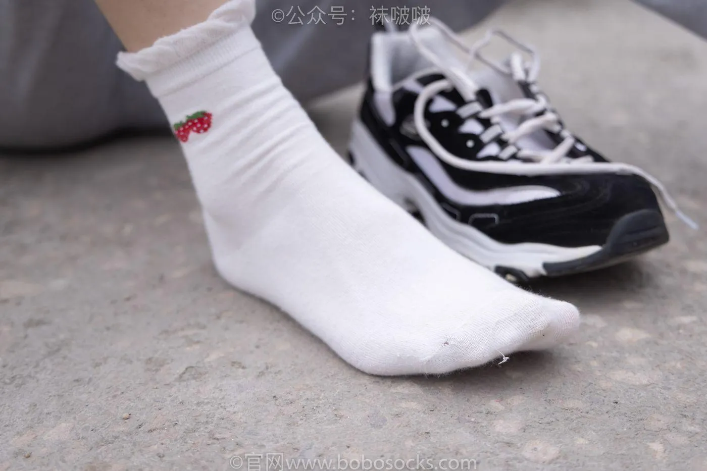 [BoBoSocks袜啵啵]NO.016 熊熊-斯凯奇运动鞋、棉袜（踩脏）、裸足 [147P]插图8